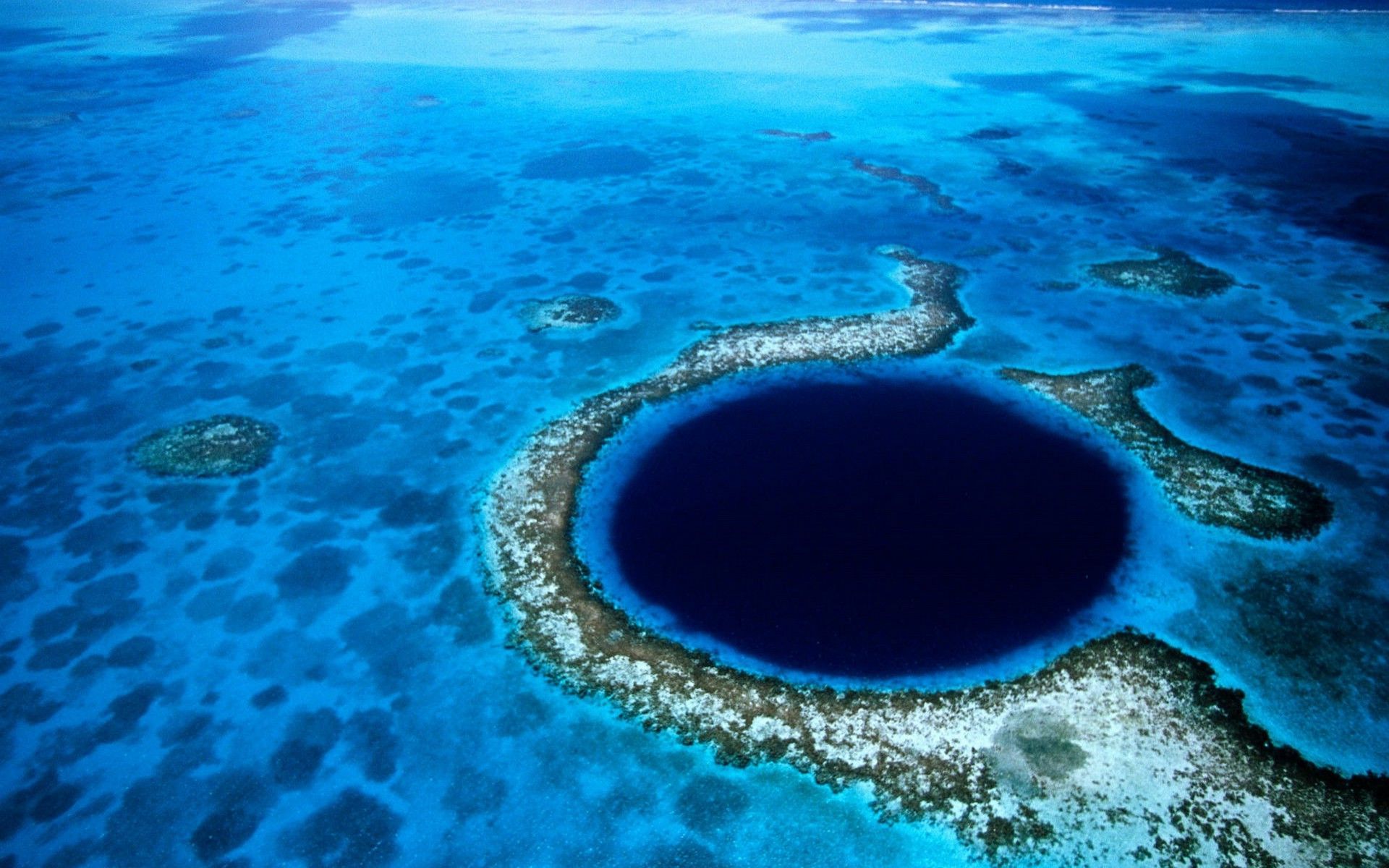 The-Great-Blue-Hole-1